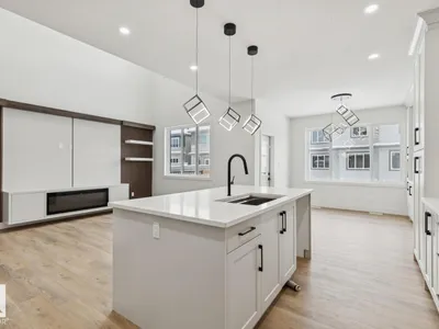 3529 42 AV photo 11