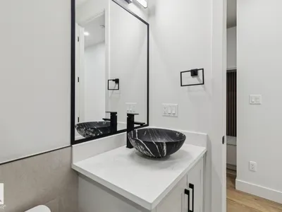3529 42 AV photo 24