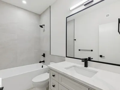 3529 42 AV photo 36