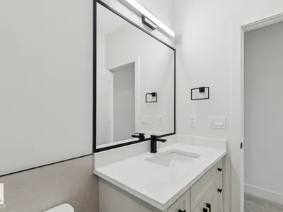 3529 42 AV photo 37
