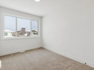 3529 42 AV photo 40