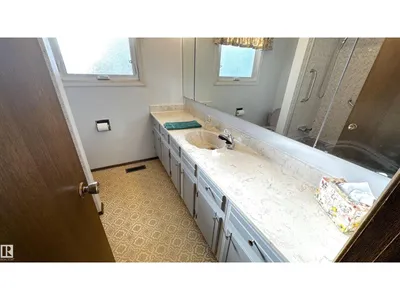 4128 110 ST NW photo 12