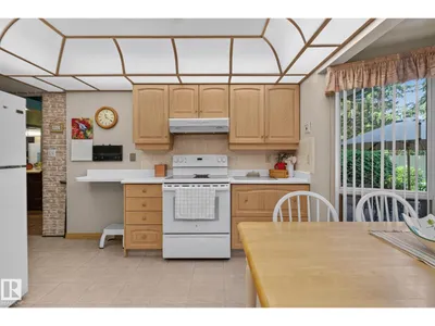 18132 78 AV NW photo 16