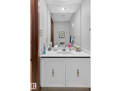 18132 78 AV NW photo 24