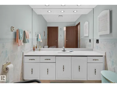 18132 78 AV NW photo 37