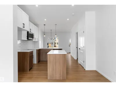 18844 28 AV NW photo 11
