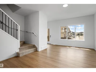 18844 28 AV NW photo 14