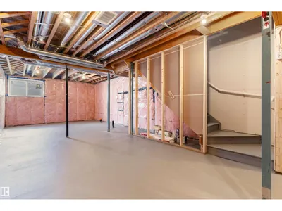 18844 28 AV NW photo 34