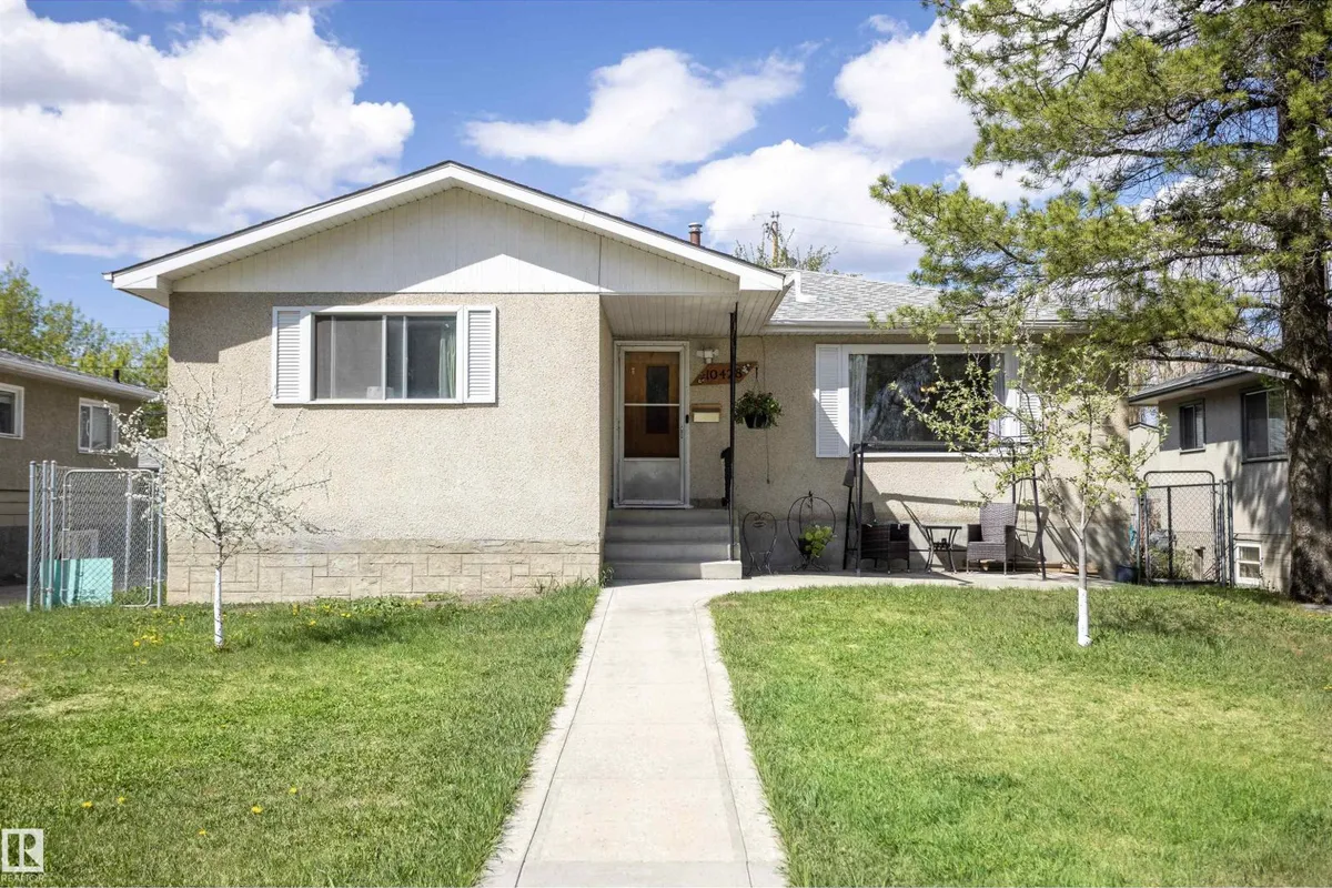 10428 68 AV NW exterior