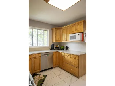 10428 68 AV NW photo 21