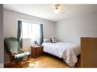 10428 68 AV NW photo 22