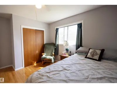10428 68 AV NW photo 23