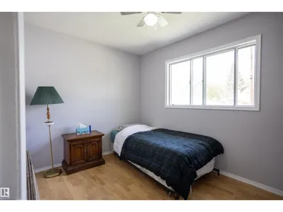 10428 68 AV NW photo 27