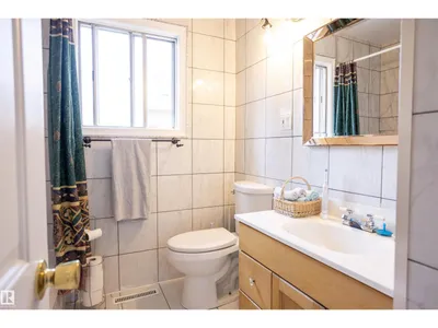10428 68 AV NW photo 28