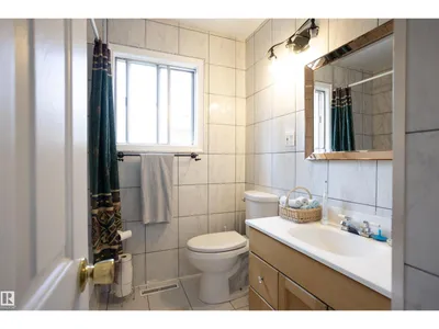 10428 68 AV NW photo 29