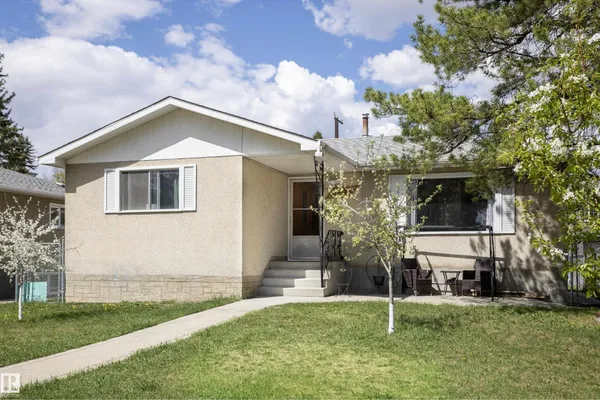 10428 68 AV NW photo 3