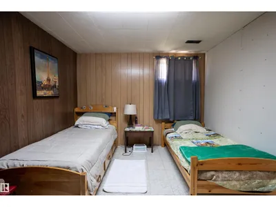 10428 68 AV NW photo 33