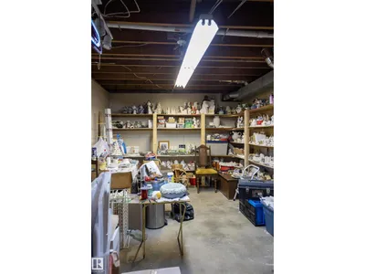 10428 68 AV NW photo 37
