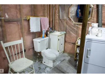 10428 68 AV NW photo 38