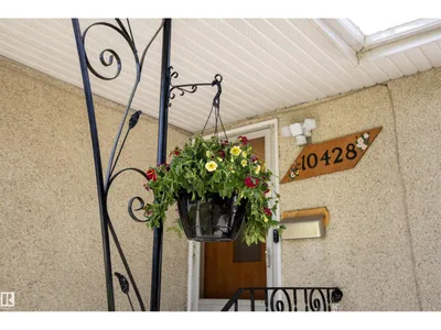 10428 68 AV NW photo 4