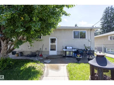 10428 68 AV NW photo 42