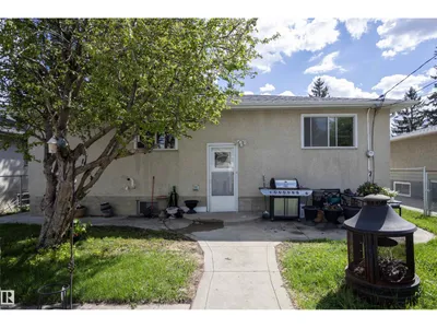 10428 68 AV NW photo 43
