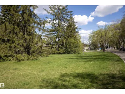 10428 68 AV NW photo 52