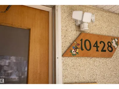 10428 68 AV NW photo 6