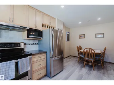 10924 35A AV NW photo 14