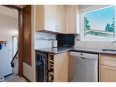 10924 35A AV NW photo 16