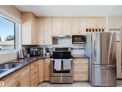 10924 35A AV NW photo 17