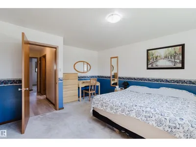 10924 35A AV NW photo 19