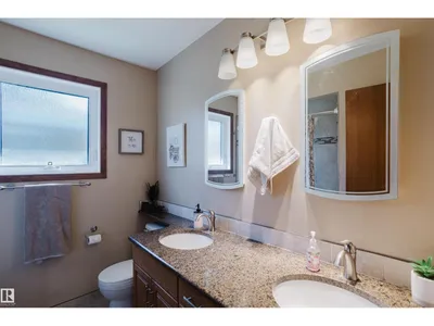 10924 35A AV NW photo 22