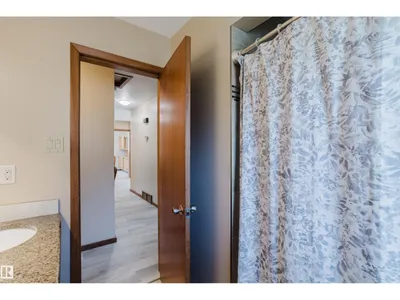 10924 35A AV NW photo 24
