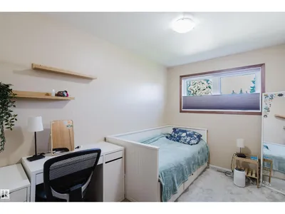 10924 35A AV NW photo 27