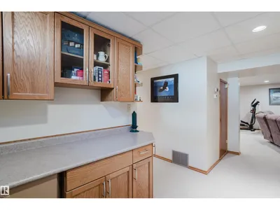 10924 35A AV NW photo 31