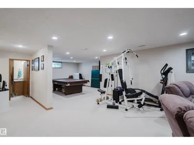 10924 35A AV NW photo 33
