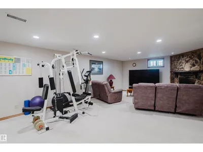 10924 35A AV NW photo 34