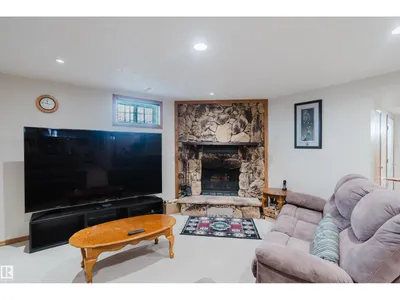 10924 35A AV NW photo 35