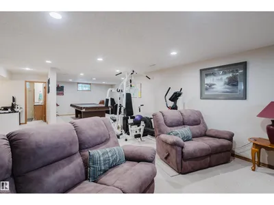 10924 35A AV NW photo 37