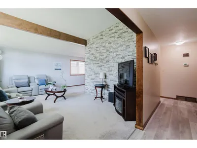 10924 35A AV NW photo 4