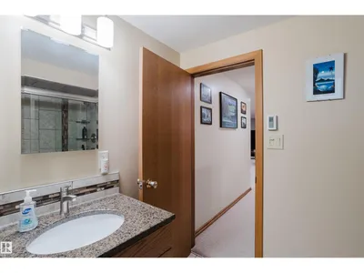 10924 35A AV NW photo 47