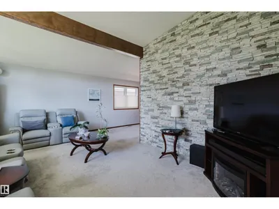 10924 35A AV NW photo 5