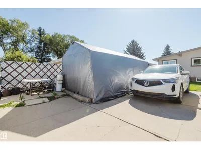 10924 35A AV NW photo 57