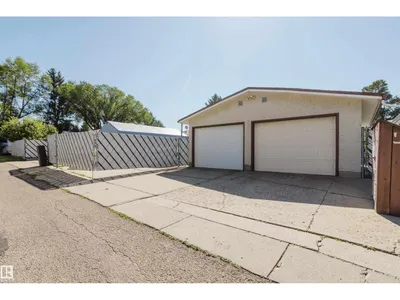 10924 35A AV NW photo 59