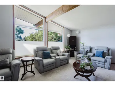10924 35A AV NW photo 6