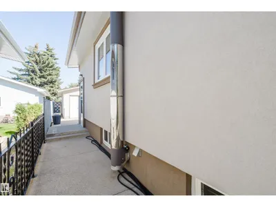 10924 35A AV NW photo 61