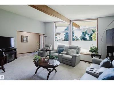 10924 35A AV NW photo 8