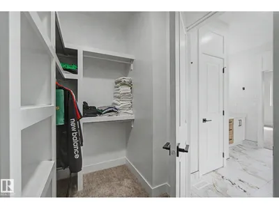11 PIERWYCK LO photo 29