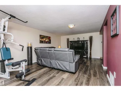13503 135 AV NW photo 35